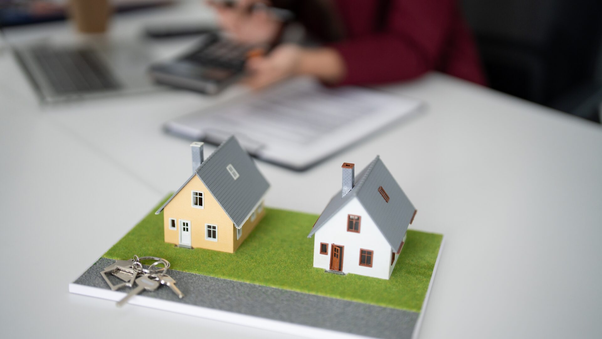 家づくりの相談はどこでする？ハウスメーカー・地元工務店・無料相談窓口の特徴と選び方を解説