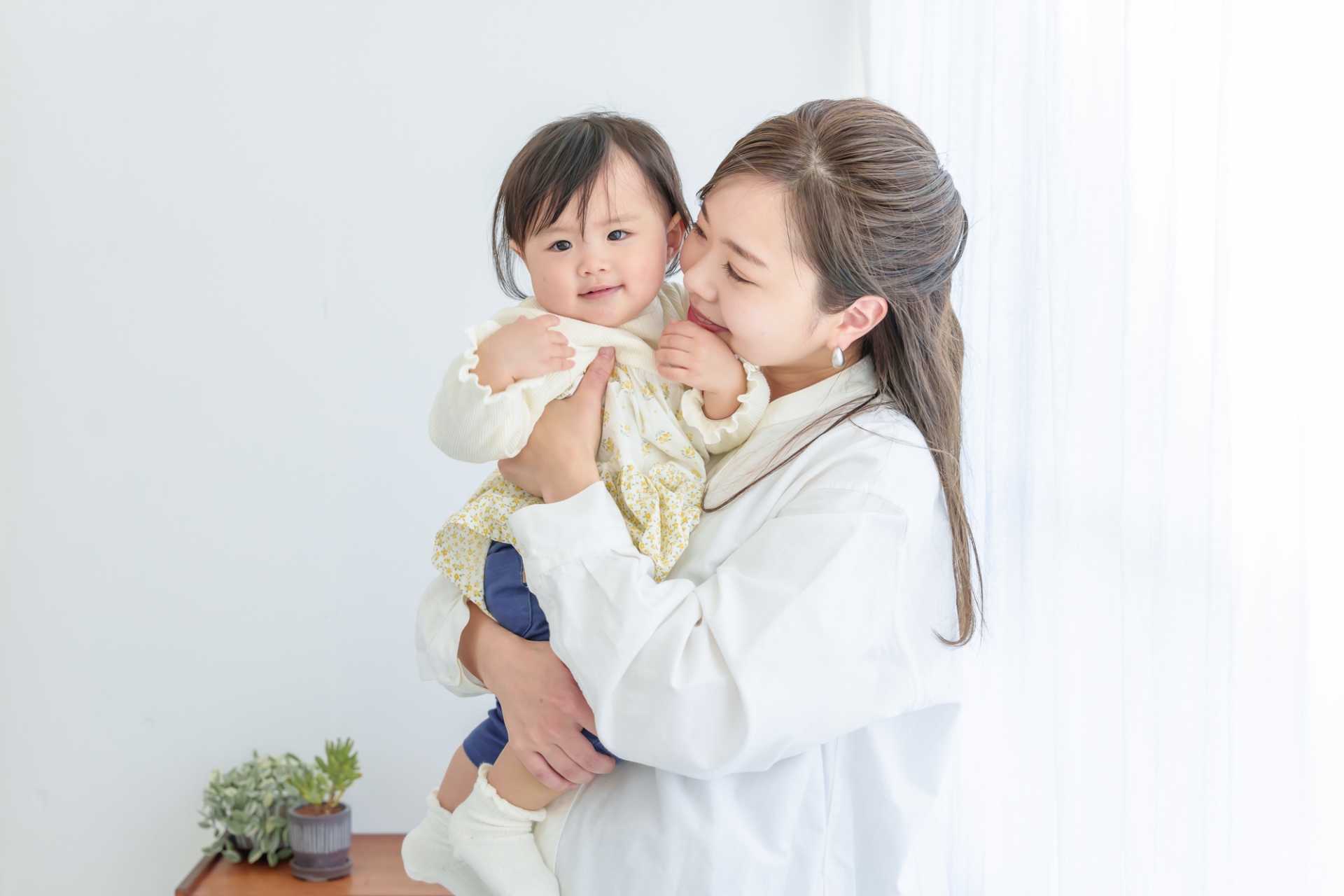 シングルマザーは住宅ローンの審査に通る？年収の目安と通過ポイントを解説のアイキャッチ