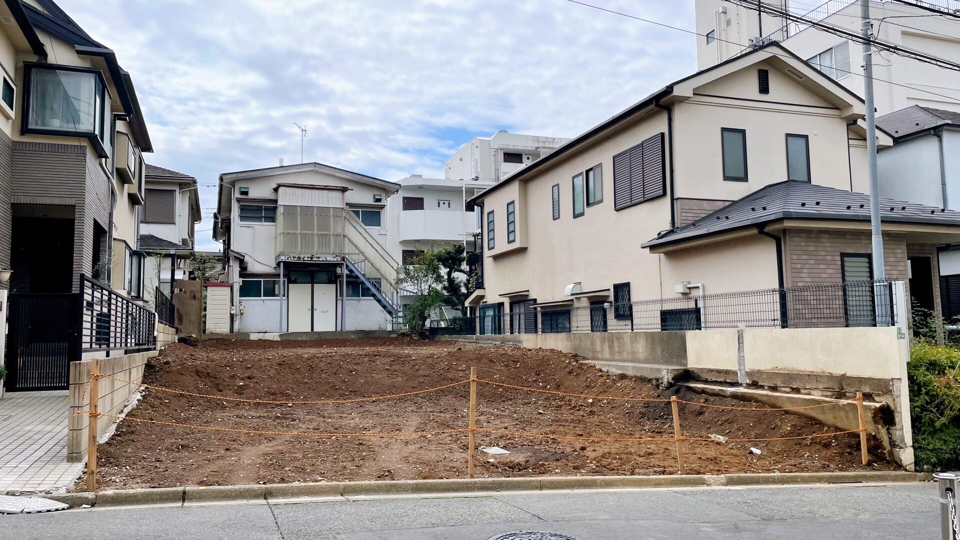 親の土地に家を建てる場合の住宅ローン｜利用時の注意点と進め方のアイキャッチ画像です。