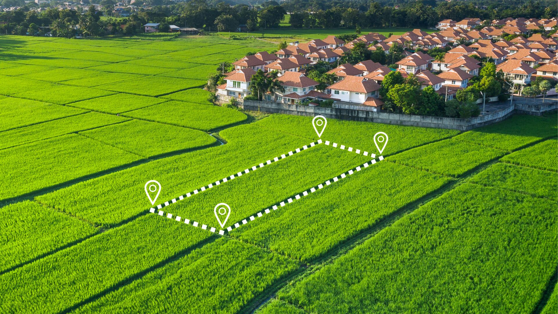 注文住宅は土地探しが先？住宅会社が先？後悔しない進め方と順番を解説のアイキャッチ画像です。