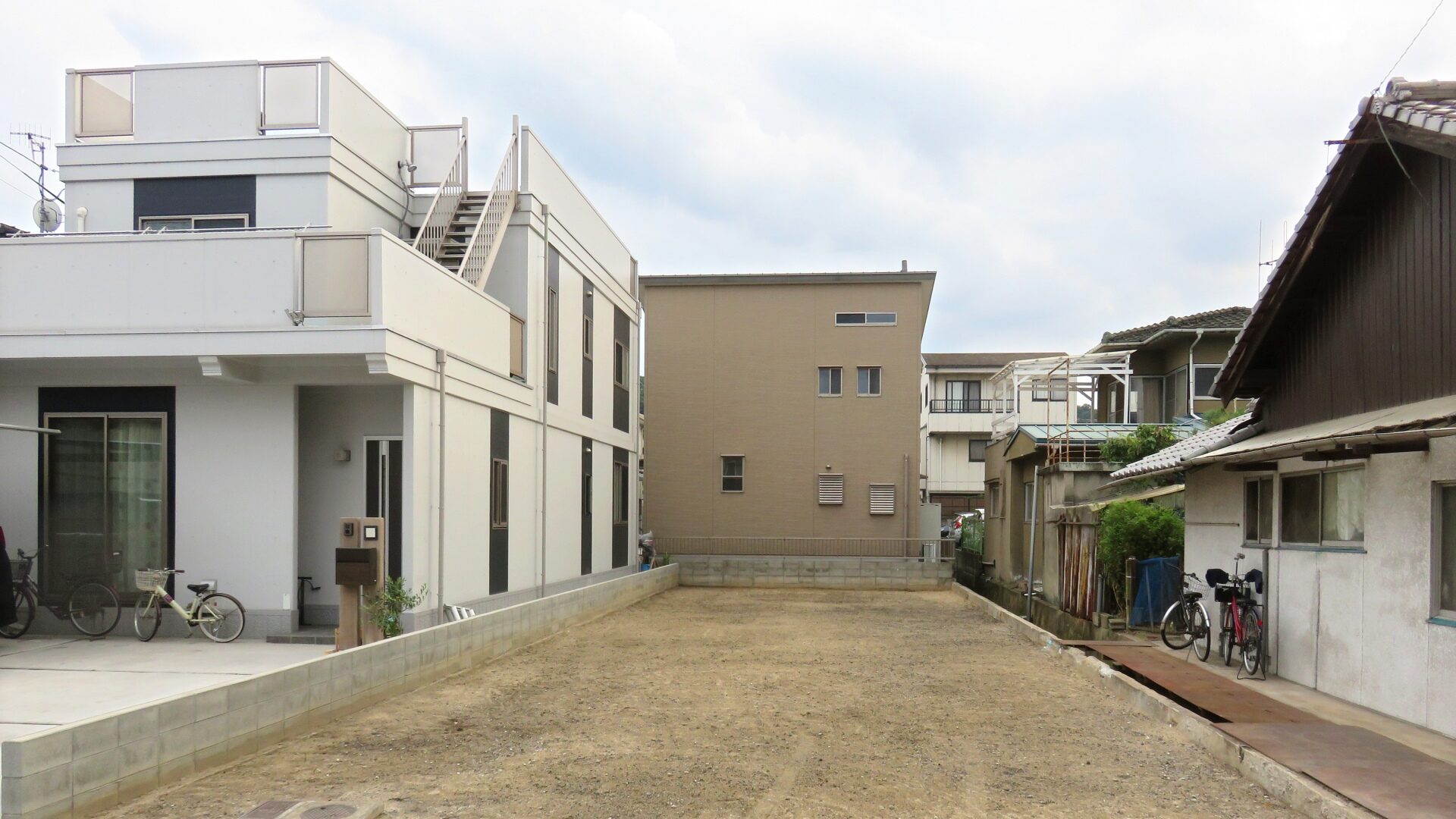 土地の日当たりはどう確認する？購入前に知っておきたい確認方法と注意点を解説のアイキャッチ画像です。